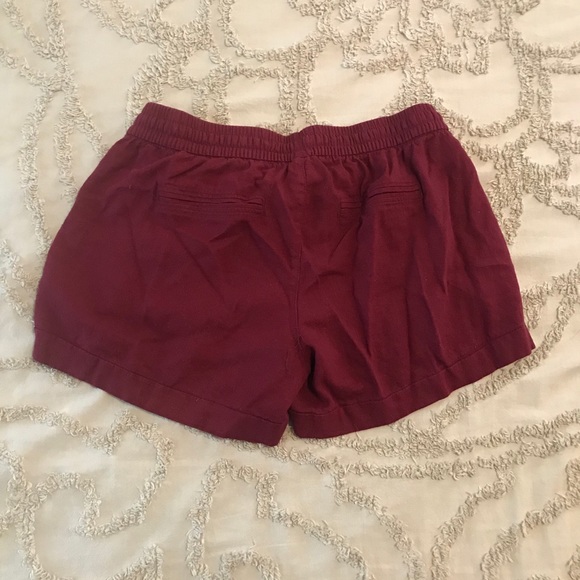 Old Navy Mid-Rise Linen Blend Shorts - Picture 2 of 3